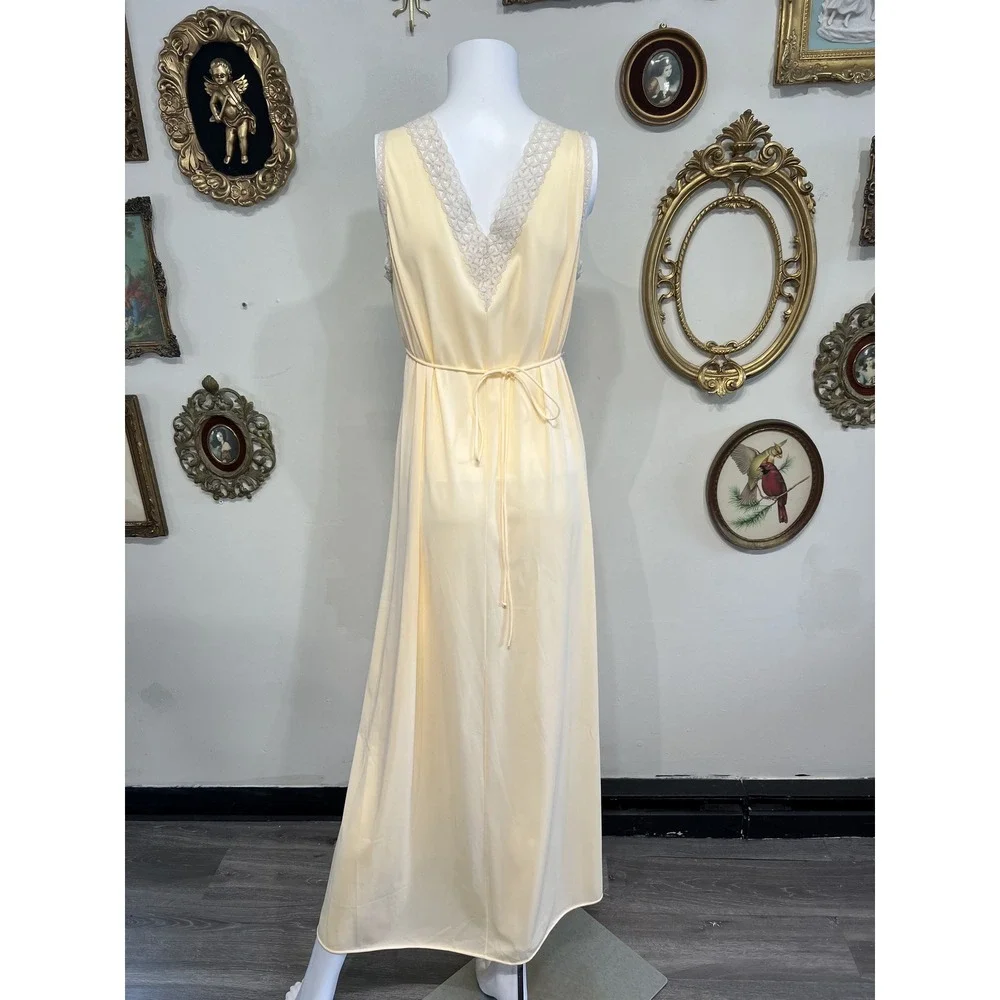 Vintage Vanity Fair Pale Yellow Lace Nylon Maxi Nightgown Slip Dress Size 34
